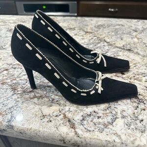 Stuart Weitzman Black & Cream Suede Pointed Toe Pumps Shoes Size 7M